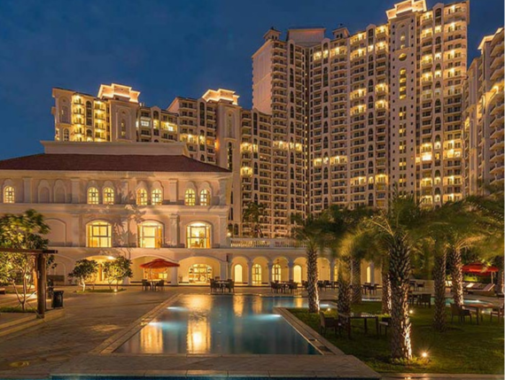 Luxury Apartments of DLF Pinnacle